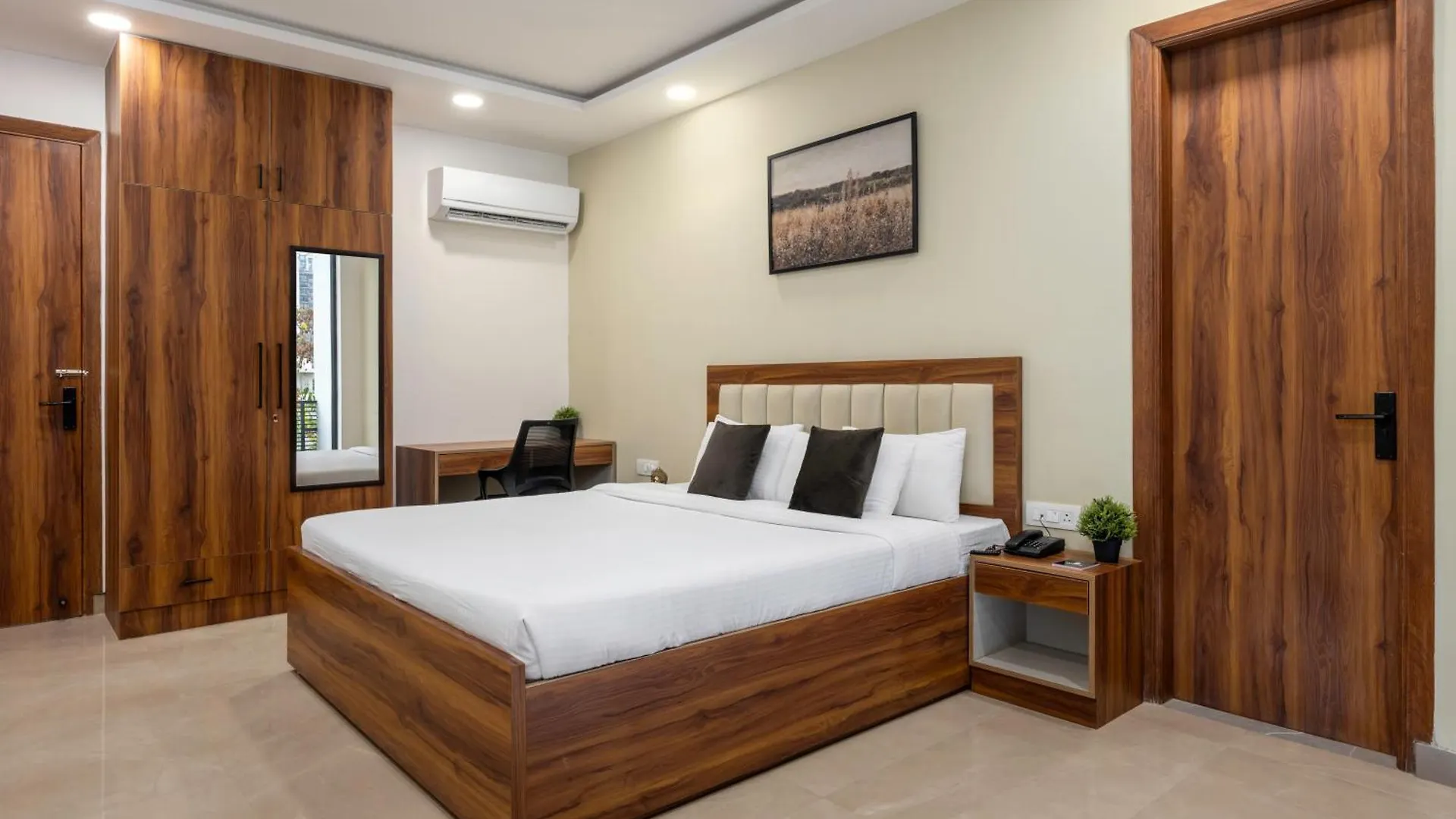 ***  Wandr Hotel Golf Course Road, Near Cyber City, Gurugram グルガウン インド