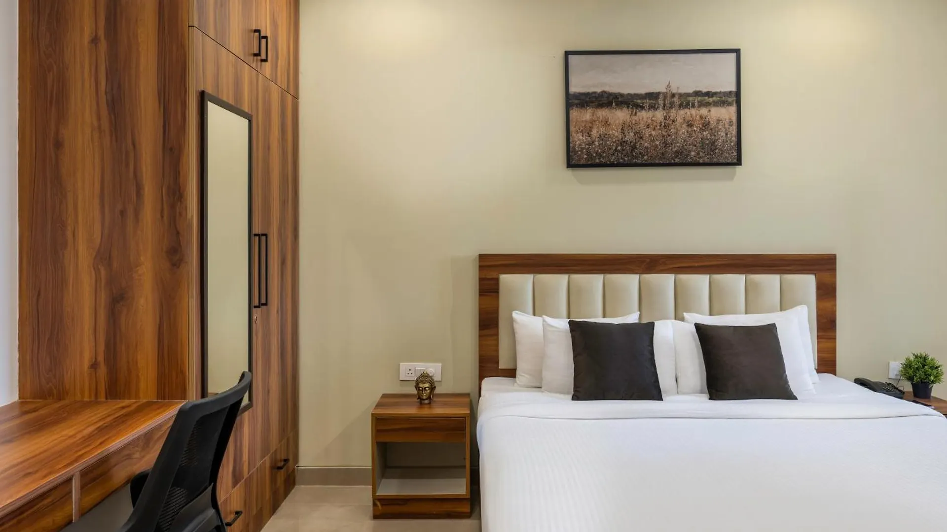 ***  Wandr Hotel Golf Course Road, Near Cyber City, Gurugram グルガウン インド
