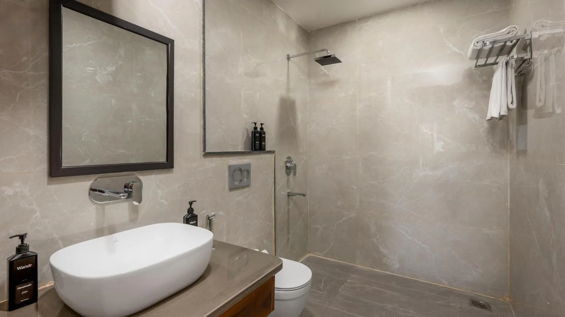 ***  Wandr Hotel Golf Course Road, Near Cyber City, Gurugram グルガウン インド